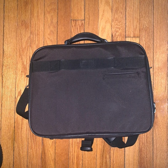 Kenneth Cole Computer Bag - Picture 2 of 9